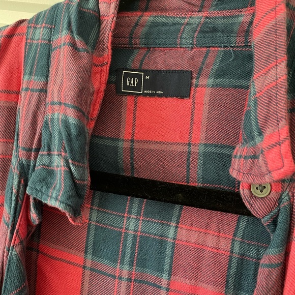 Women’s Gap Flannel Button Down Top - Picture 2 of 3